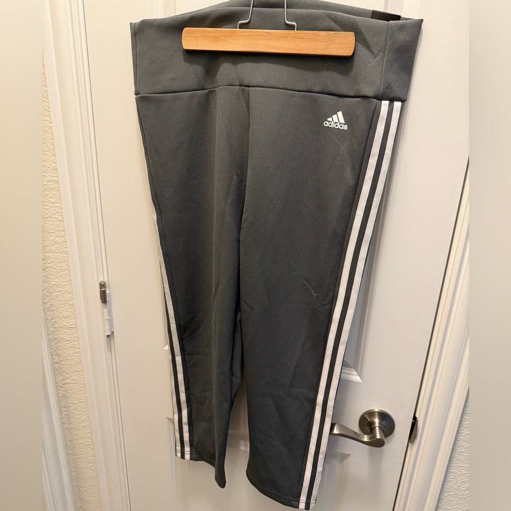 Adidas Gray High Rise 3/4 Leggings/Tights with Signature Stripes (1/2)